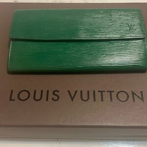 💯Authentic Louis Vuitton Green Epi Leather Long Wallet